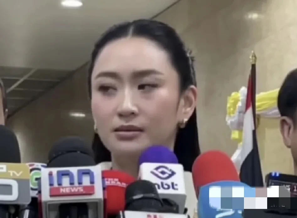 柬埔寨泰国边境短暂交火











天哪！边境一声枪响，战火瞬间点燃，