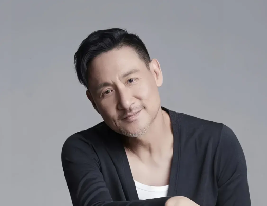 王晶说:“张学友是四大天王里最独特的存在，一个很不一样的人。”主持人好奇:“怎么