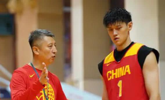 郭士强亲自教许利民如何使用曾凡博！

没去国家队之前，曾凡博场均出场20分钟