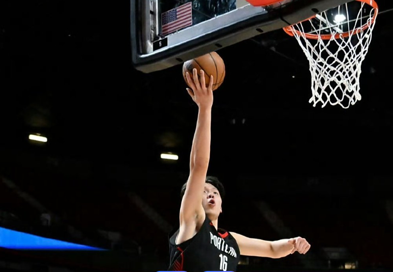 杨瀚森要想在NBA立足，他还是需要加强自己的三分投射，或者中投的能力，他首秀只有