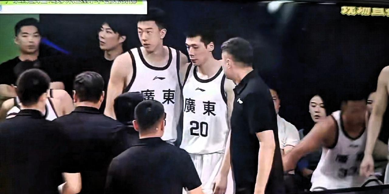广东男篮又输给澳洲墨尔本老虎队2分！第一次交手双方常规时间内打平，这次又输了！恕