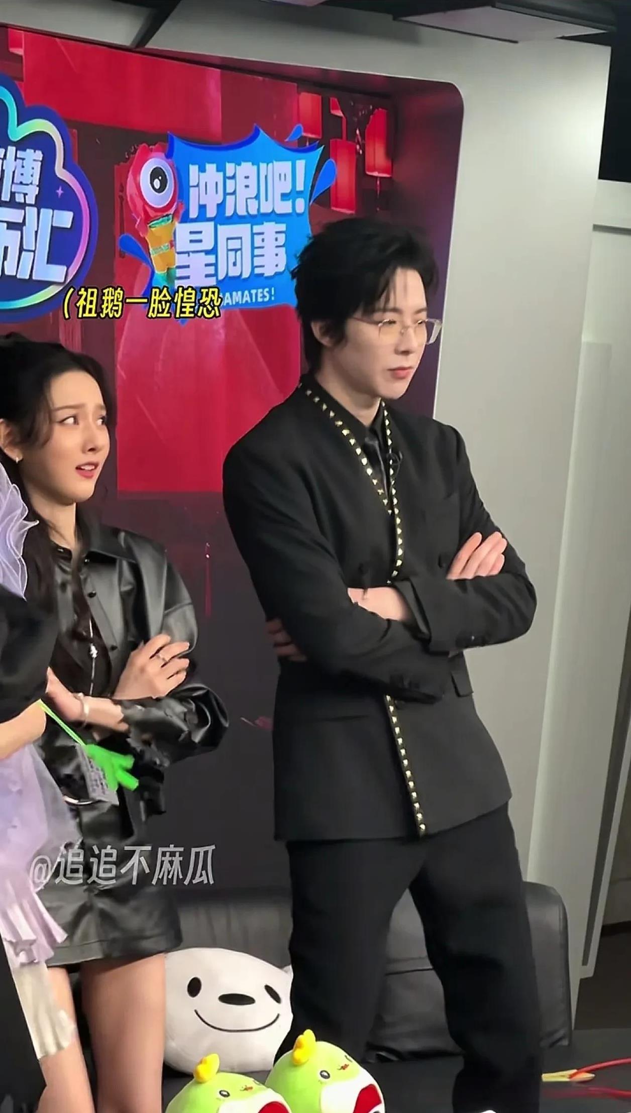 刘宇宁你不要太沉浸了
《折腰》剧宣直播
刘宇宁带着宋祖儿竟然跳起了《九万字》，对