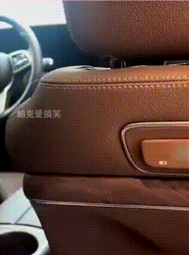 刚买的奔驰车，后座上面意外收获，果然越贵的东西越好！