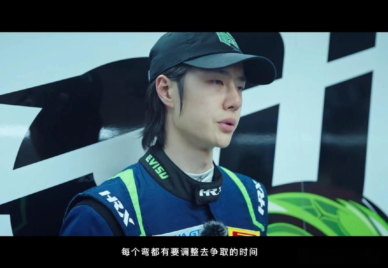 王一博赛车新片段采访来了，他很明确表明做自己一些自己要做的事是对的，做了这么久比