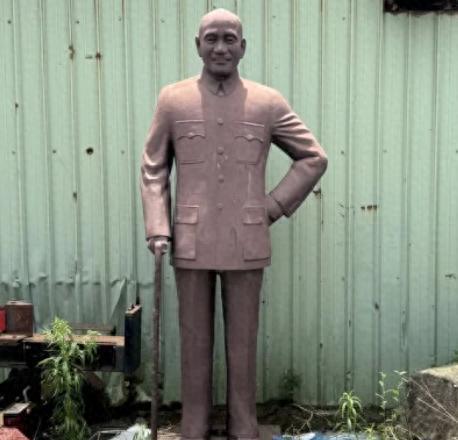 蒋介石想不到，在他死后40年，还有一劫等着他呢！
赖清德已经在“去中国化”上走火
