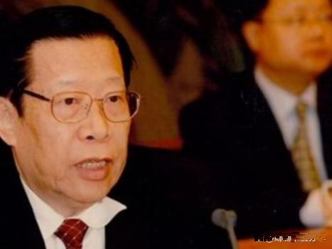 1993年，时任中央电视台台长的杨伟光，在没有上报的情况下，在《新闻联播》之后插