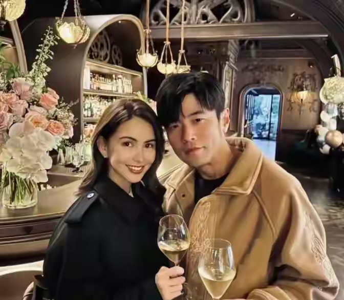 怪不得周杰伦和妻子一直恩爱。
原来有秘诀。
周杰伦说他和妻子的相处之道是：
他一