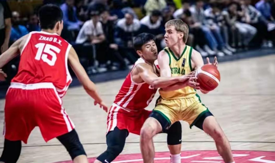 U16男篮亚洲杯在蒙古国首都乌兰巴托落幕，中国U16男篮决赛对阵澳大利亚，在上半
