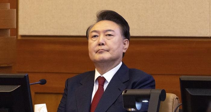 尹锡悦内乱案开审











韩国前总统尹锡悦的审判开始了！他居然想躲