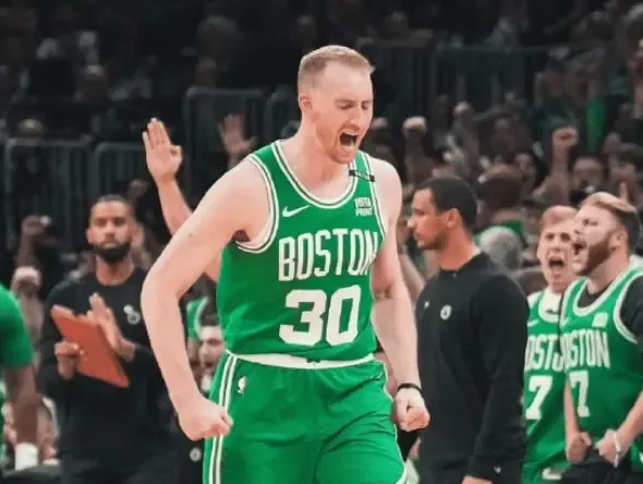 NBA常规赛，凯尔特人对阵76人的比赛正在进行中。
凯尔特人队记更新了社媒。
媒