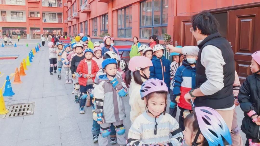 信阳市羊山外国语小学分校首届轮滑障碍赛圆满落幕！