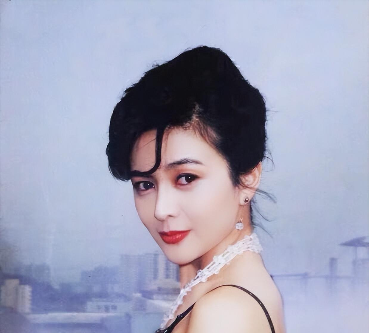 关之琳情路坎坷寻幸福











哎，关之琳这辈子，啥样的男人都见过，