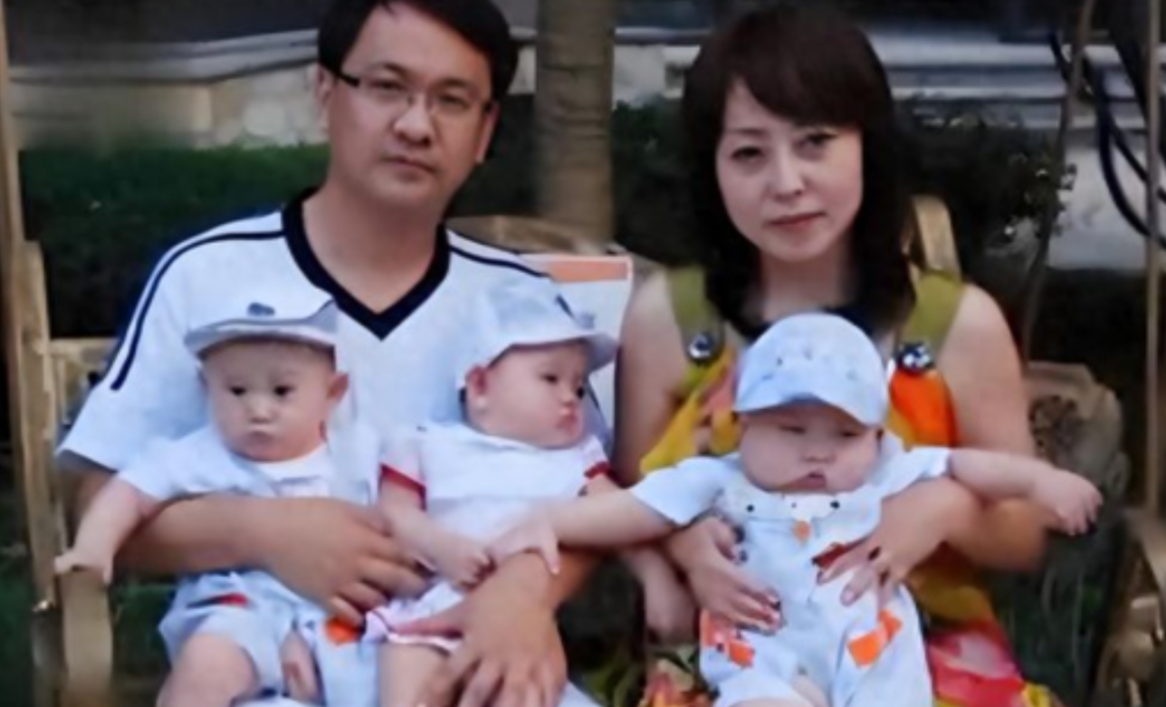 2005年，41岁的河南女富豪李巧林爱上了22岁的男下属，没想到，在50岁时，她