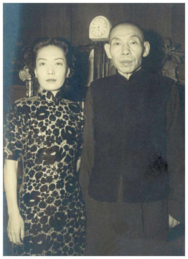 1915年，28岁的杜月笙迎娶沈月英，宴席整整摆了10天。婚后不久，不甘寂寞的妻