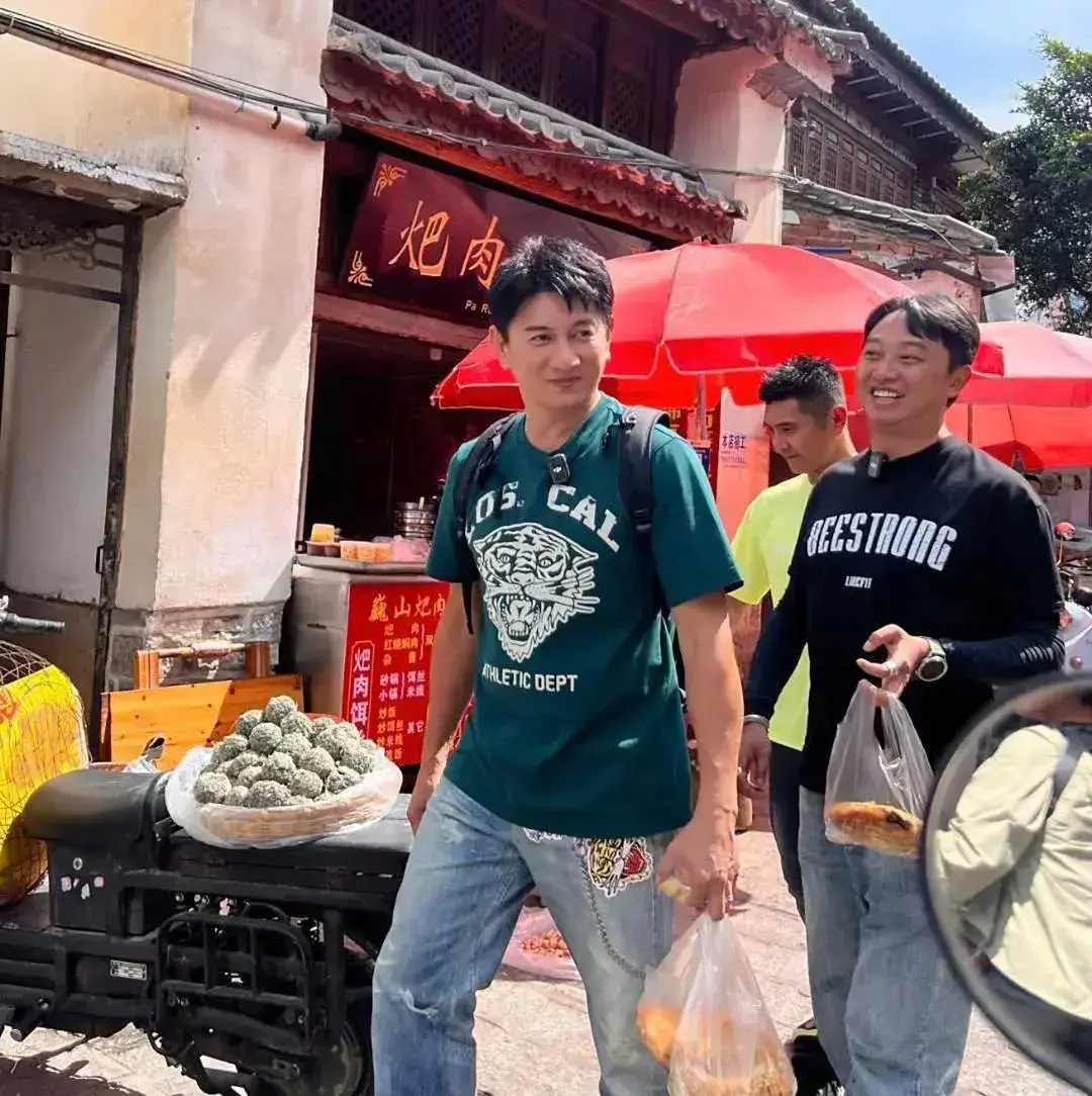 吴奇隆还是那么帅，人也很随和