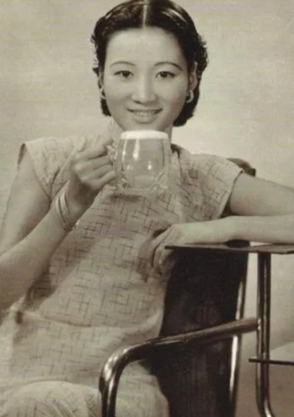 新婚之夜，17岁的钱玄同被哥哥推进新房，哥哥对他说：“今晚好好圆房，先留后，再纳