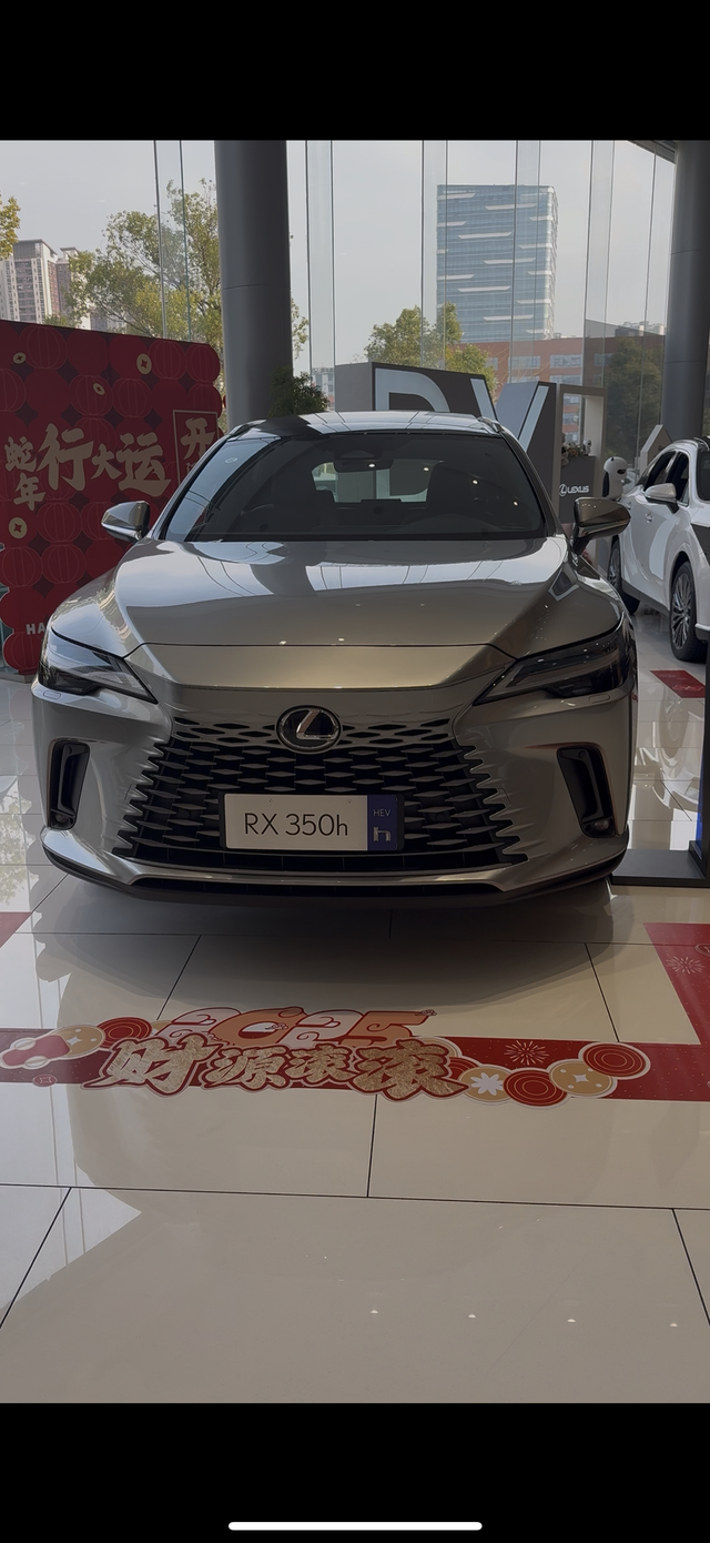 2025款雷克萨斯RX350H试驾

看到雷克萨斯优惠不少，rx尺寸也挺心水的，