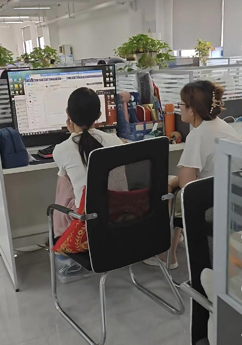 见识了职场扎心版没苦硬吃[捂脸]公司一个以“把公司当家过”著称销售陪同公司一A客