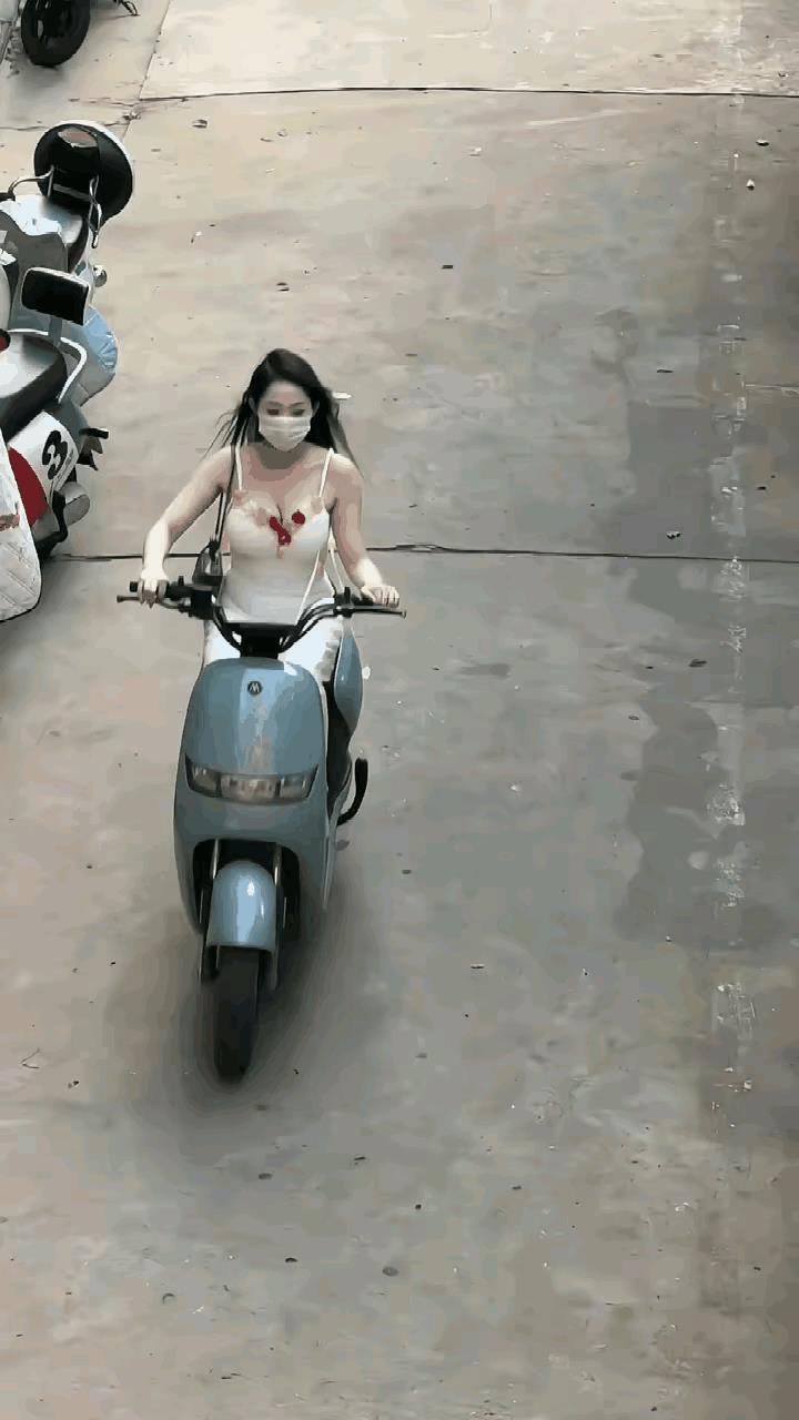 没带头盔，罚款50