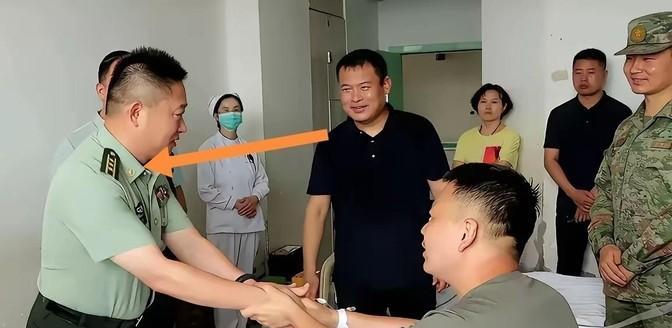 连救五人的河南籍现役军人张伟，直接惊动了其上级领导，直奔医院来慰问他！现在的问题