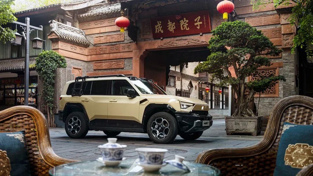 猛士M817 Max+版上市，售价36.99万元，纯电续航215km！