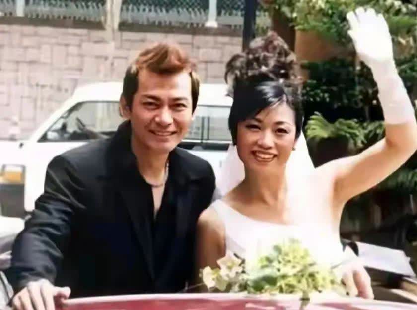 麦洁文与江华这对娱乐圈夫妻的故事，真可谓跌宕起伏又耐人寻味！当年顶着八岁年龄差勇