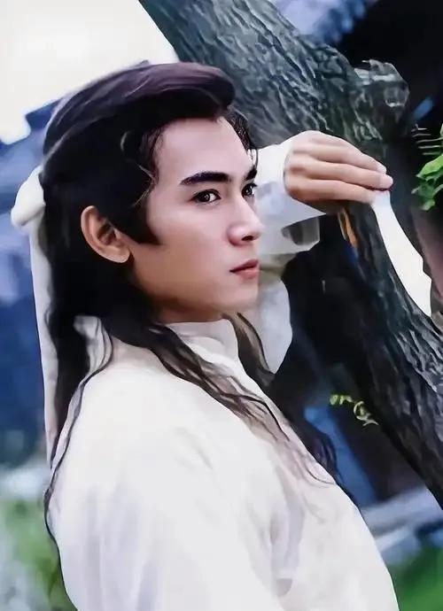 救命！还有谁记得在电视剧里眼睛一亮的男神？焦恩俊简直是古装男神天花板！泡面头的李