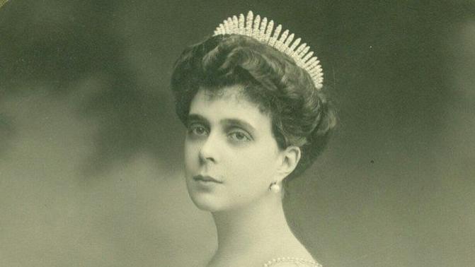 屠龙者终成恶龙？年少时勇敢追求爱情的女大公，老了却一心将女儿嫁入豪门