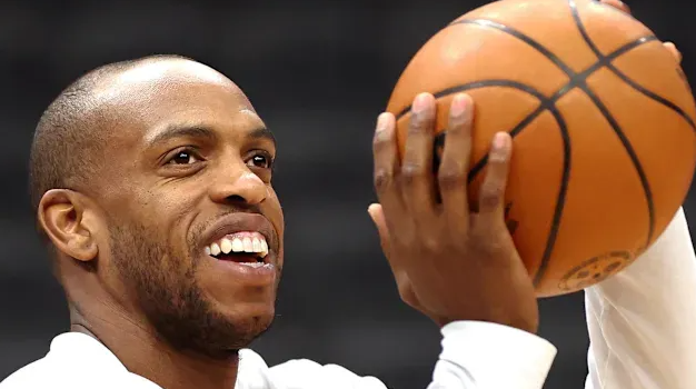 独行侠将戴维斯、拉塞尔等人送至奇才，换来米德尔顿等人。
详细的交易筹码为：
独行