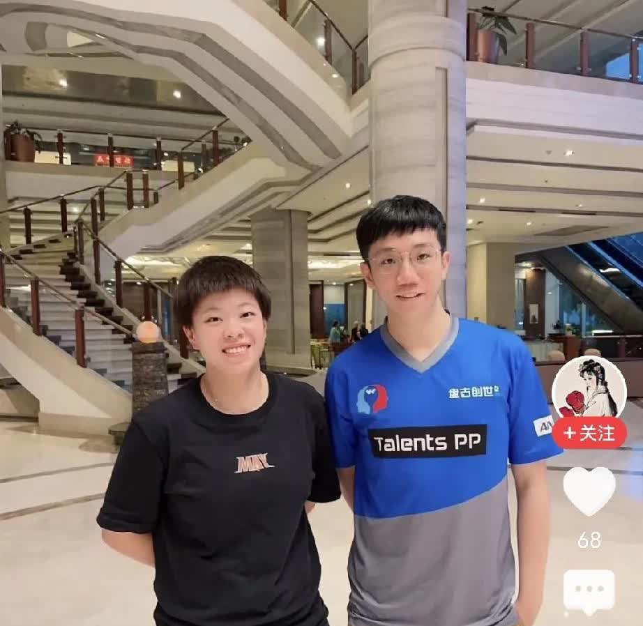 王艺迪跟杜凯琹哥哥的合影你看出什么了吗？反正杜凯琹看完不乐意了！

港队一姐