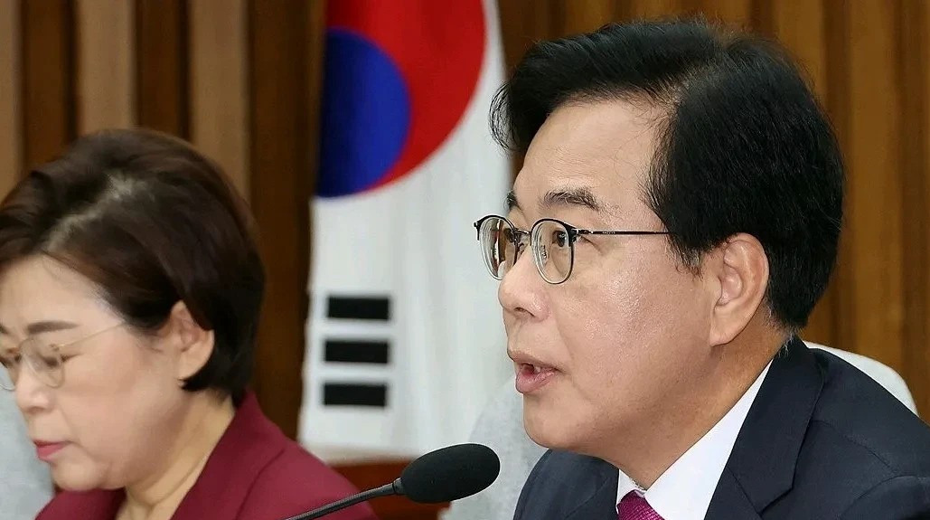 韩国政坛大戏：救总统？推翻判决？











韩国政坛炸锅了！在野党大
