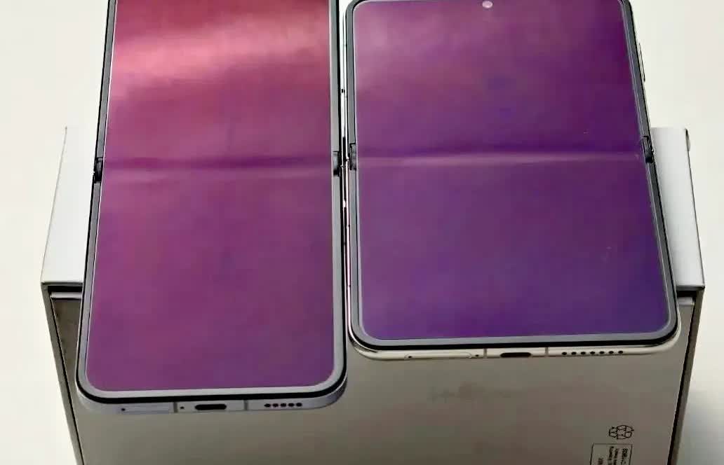 小米新出的flip2和华为purax折痕对比

A.左边的折痕厉害
B.右