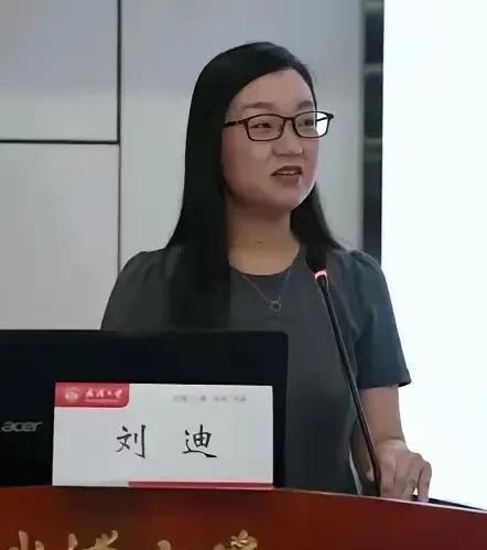 武大早早转正并拔擢刘迪辅导员，现在后悔吗？
武大现在所遭受的风雨，肖某辅导员刘迪