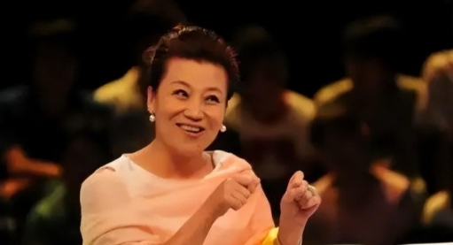 2004年，45岁王为念净身出户，与小香玉离婚。没过多久，小香玉就带着钱财嫁给了