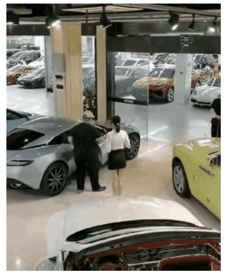 哥，面对这样知书达礼的导购小姐姐，这辆迈巴赫不买了，也实在是对不起自己的良心啊…