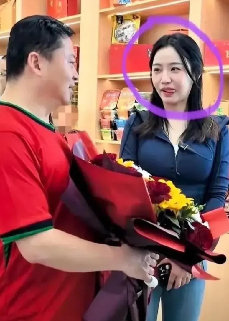 人生就是这么残酷现实啊！卤鹅哥49岁，曾经房贷断供、征信黑户，女友无情离去！如今