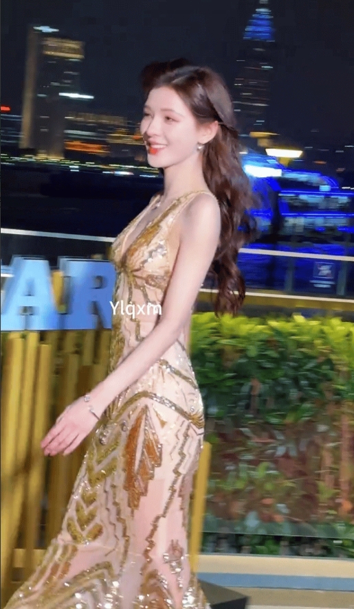 以前我以为张予曦的脸不真实，还说整得这么厉害，都成芭比娃娃了[捂脸][捂脸]
直