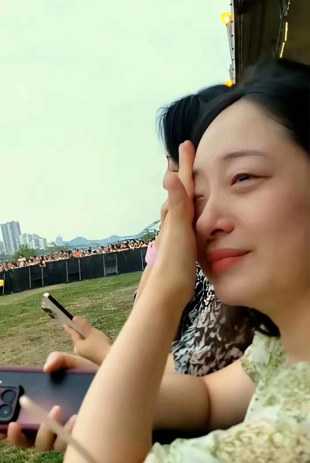 怕你不火才没能埋没！
被董宇辉和“丈母娘”们的感情整破防了！这世上竟有一种爱，叫