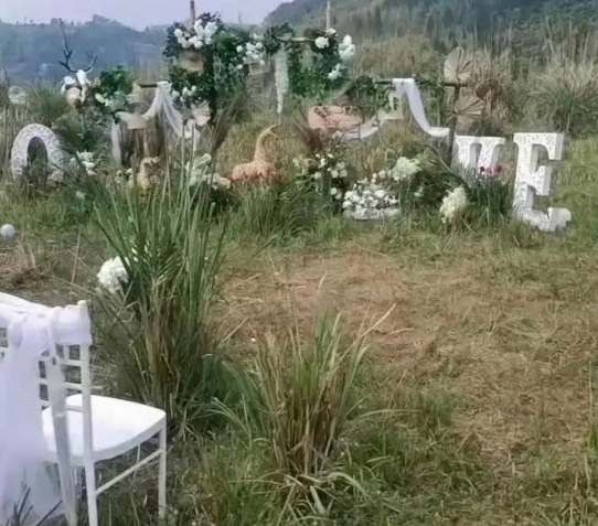 我瞪大眼睛一看还真的是结婚