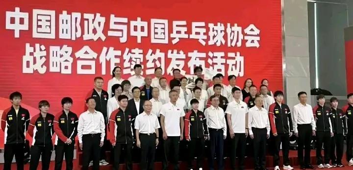 今日国乒这是倾巢出动吗？看看我们的莎莎大头出门活动的排面[耶]说明每个人的付出，