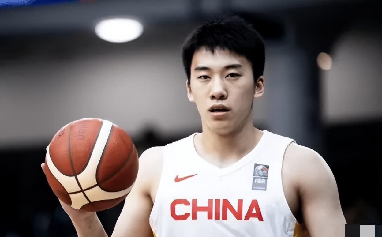男篮热身赛赢球又涨球，进步明显但这些小问题得注意
        中国男篮跟委内