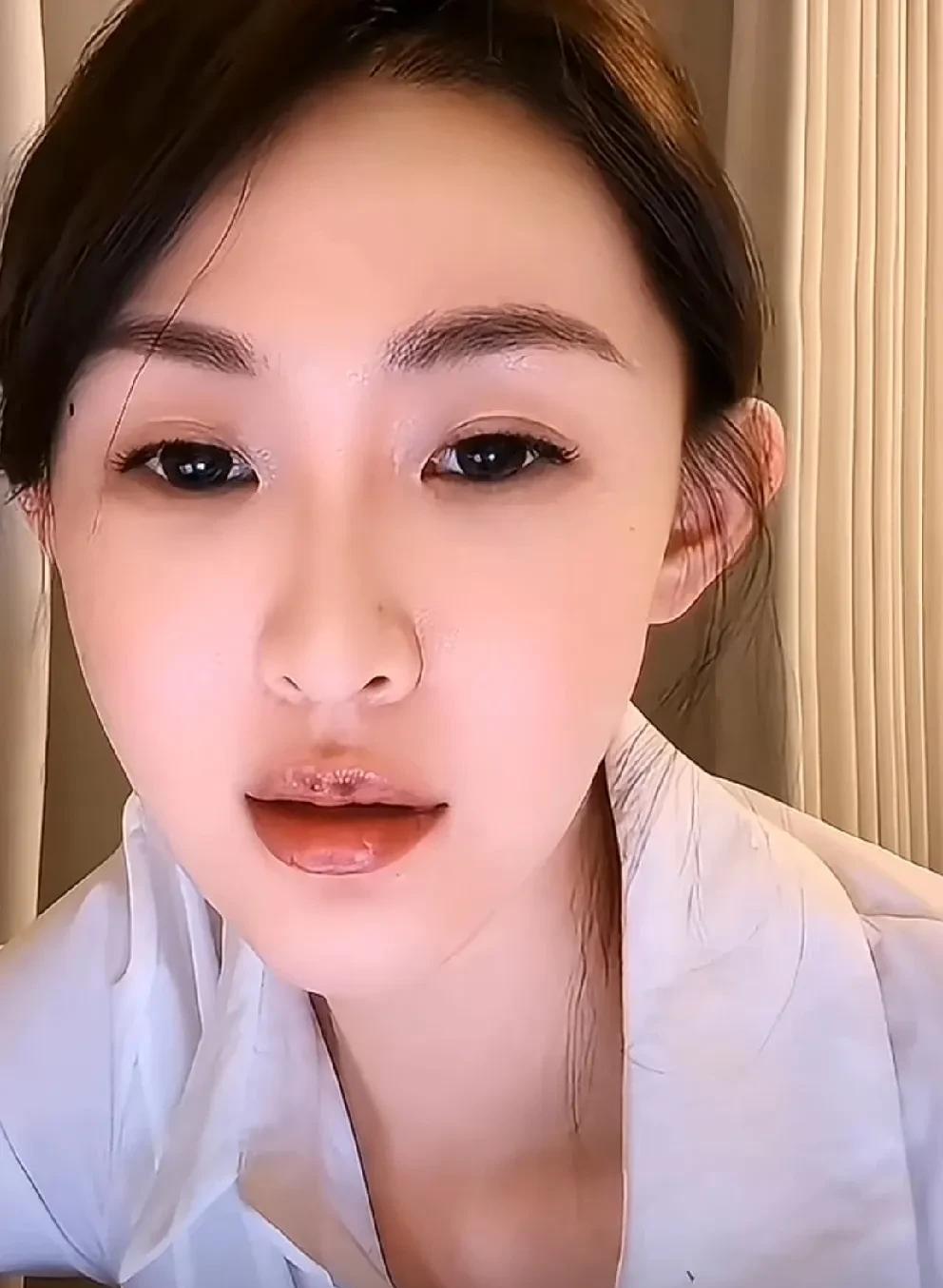样儿首次讲述与“前夫”山海皆可平相识经历，主动联系逐渐被征服！
        