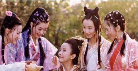 1382年，马皇后病重卧床，她拒绝服药，担心药石无效会连累太医。朱元璋听说后又急