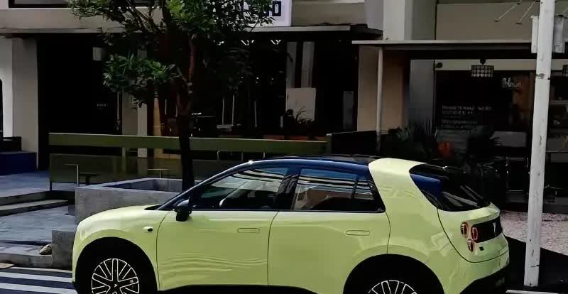 蔚来想靠这样的车走量纯粹是痴人说梦，这样的车只有那种小资女人愿意买，性价比简直就