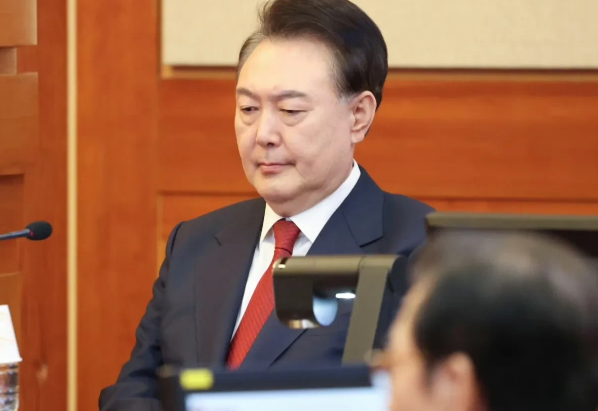 尹锡悦终于被释放了！刚刚，多家韩国媒体发布快讯称，韩国首尔地方法院批准了因涉嫌带