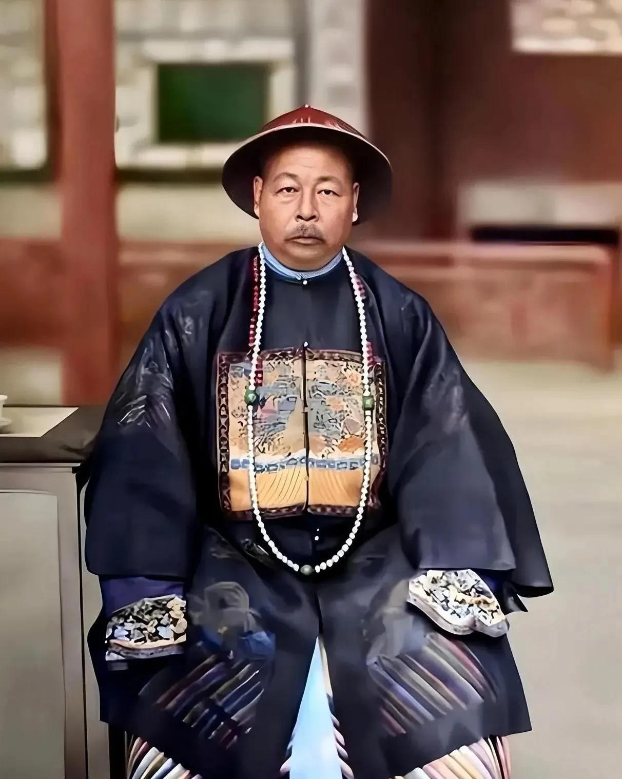 这才是左宗棠的真实样貌，都看看吧！这并非演员扮演的，而是货真价实的历史珍品，面貌