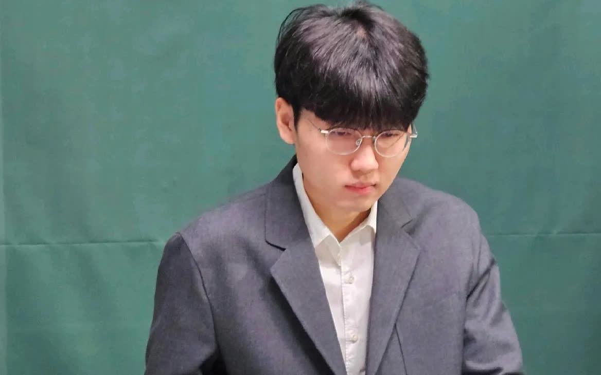 野狐争霸赛快讯：

7月29日晚，第14期野狐人气争霸赛争夺总冠军的三番棋决