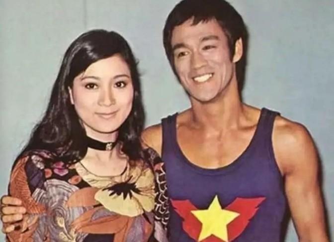1973年，李小龙辞世于丁佩寓所，这突发事件将她推入舆论漩涡。



1940年