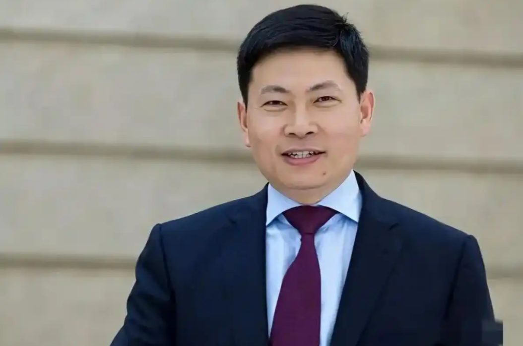 余承东的战绩，任何人只要完成一个单项，都足以享誉全球，在行业封神，他却一个接一个