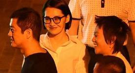 哇塞！窦靖童陪李亚鹏出席活动，这男人究竟好在哪儿？
家人们呐，娱乐圈又有新鲜大瓜